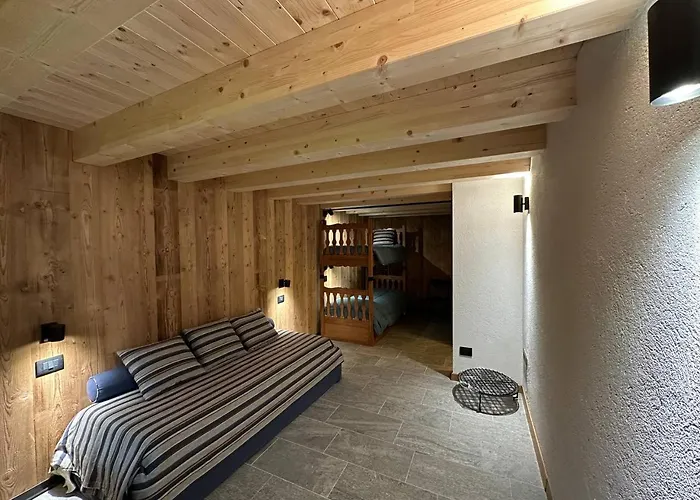 Val Ferret Cir 0246 * كورمايور