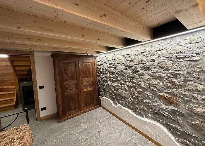 Val Ferret Cir 0246 شاليه *